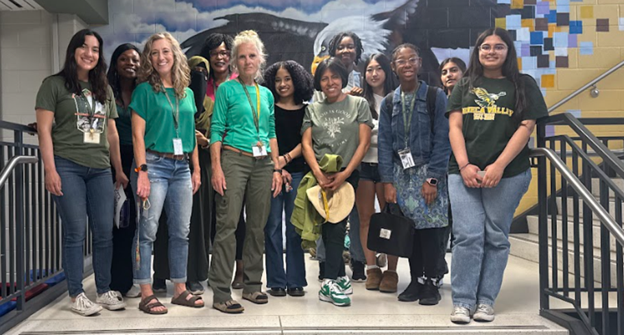 Luz Layboy with group.png